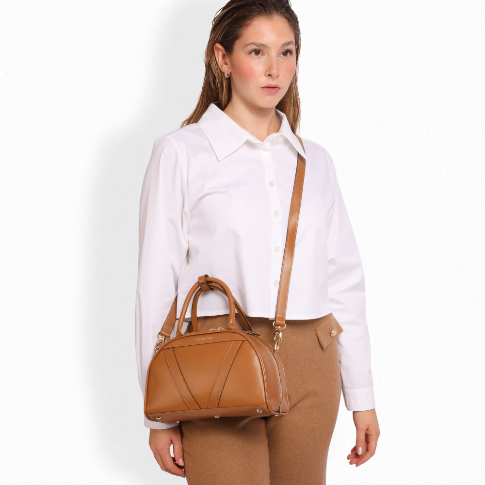 Henkeltasche als Crossbody Tasche aus Nappaleder Caramel